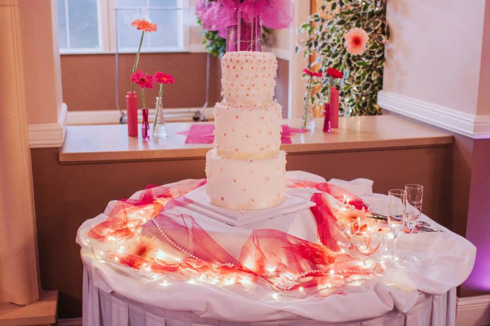 563529_572612426107186_2083275310_n